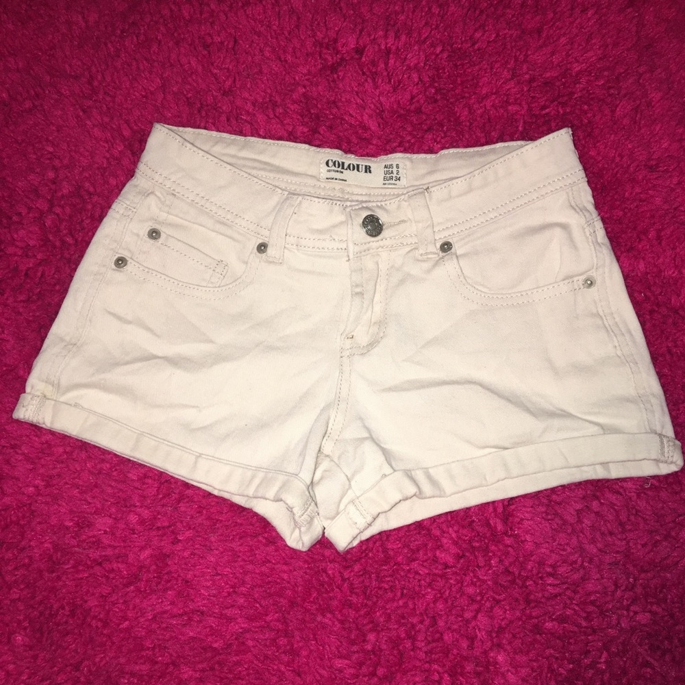 COLOUR off white shorts